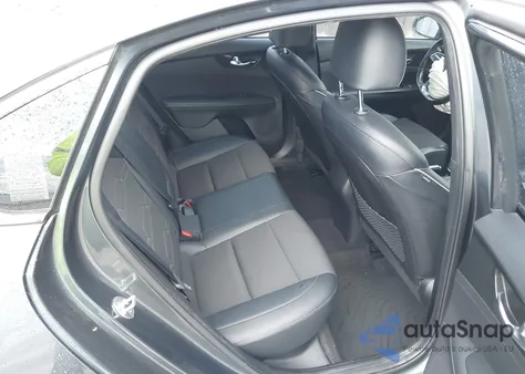 2021 Kia Forte Gt-Line z USA, uszkodzony, nr VIN 3KPF34AD2ME275604